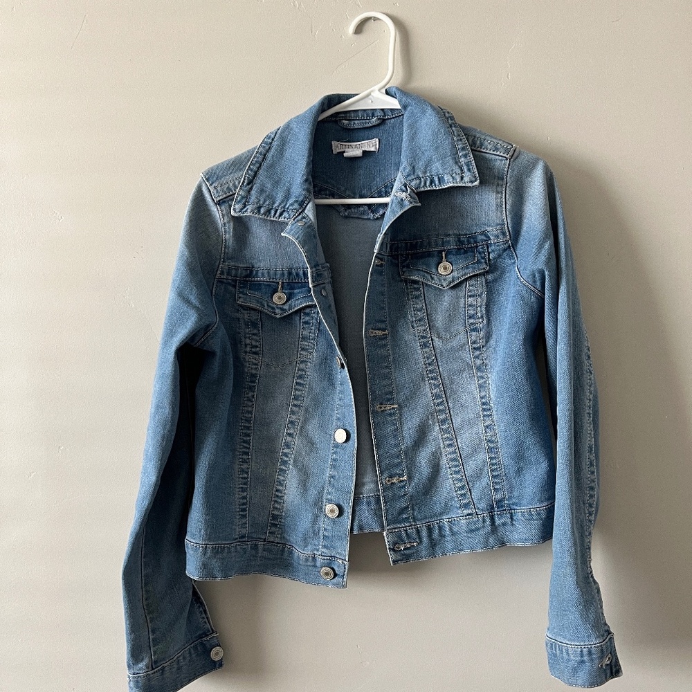 Cute Jean Jacket Size Small